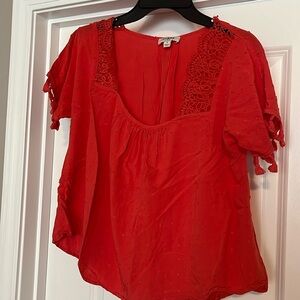 Boutique top w/ cute lace and tassel details